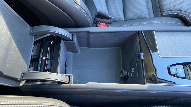 Volvo XC90 2.0 T8 PHEV Ultra Dark 5dr AWD Geartronic Estate